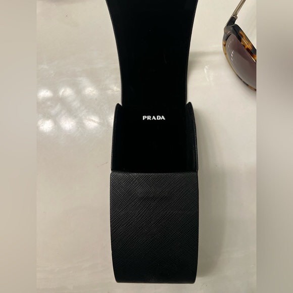 PRADA SPR 10V TORTOISE AUTHENTIC SUNGLASSES New in Box - Picture 5 of 10